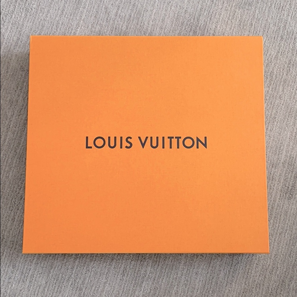Louis Vuitton District MM Damier Infini Leather